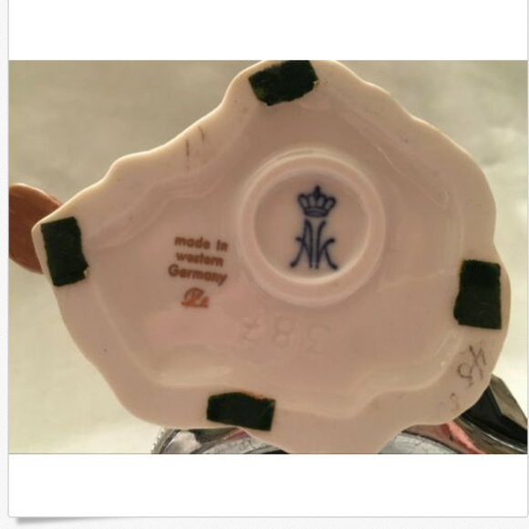 AK Kaiser Vintage Handpainted Porcelain Figurine Birdseller #387 W Germany - Picture 8 of 8